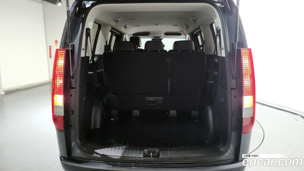 Hyundai Staria Tourer 9-Seater, 2025