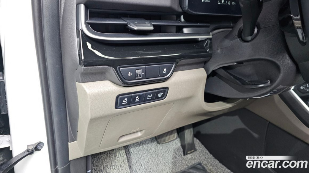 Kia Carnival 7-Seater Signature, 2025