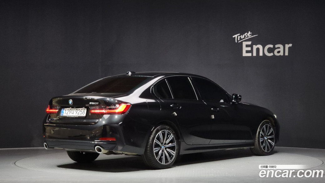 BMW 3-Series 320i, 2025