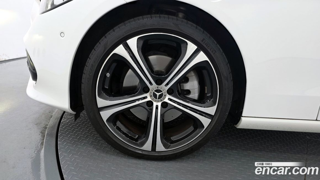Mercedes-Benz C-Class C300 4MATIC Avantgarde, 2023