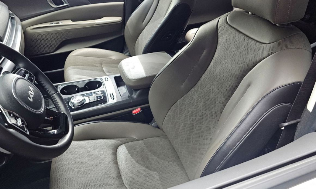 Kia Carnival 9-Seater Noblesse, 2025