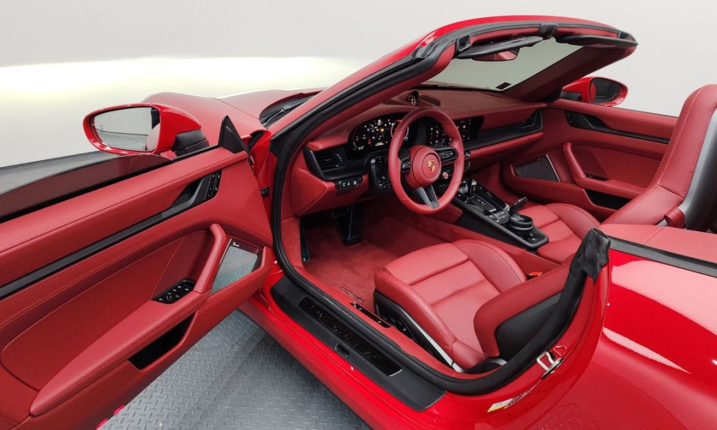 Porsche 911 Carrera GTS Cabriolet, 2025