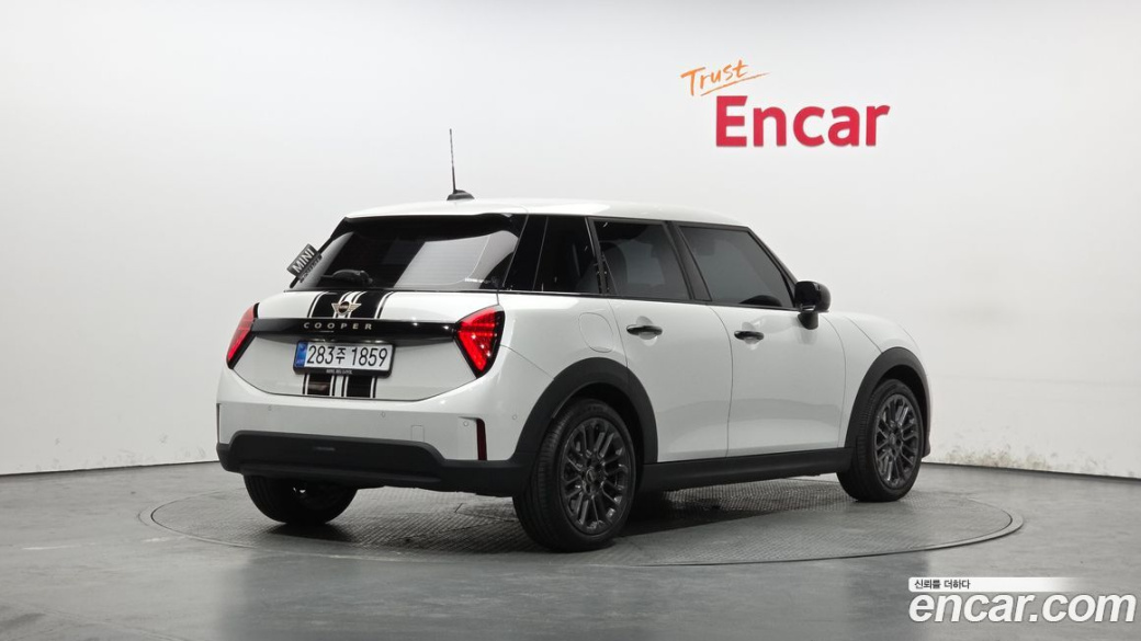 Mini Cooper 5Door Essential, 2025