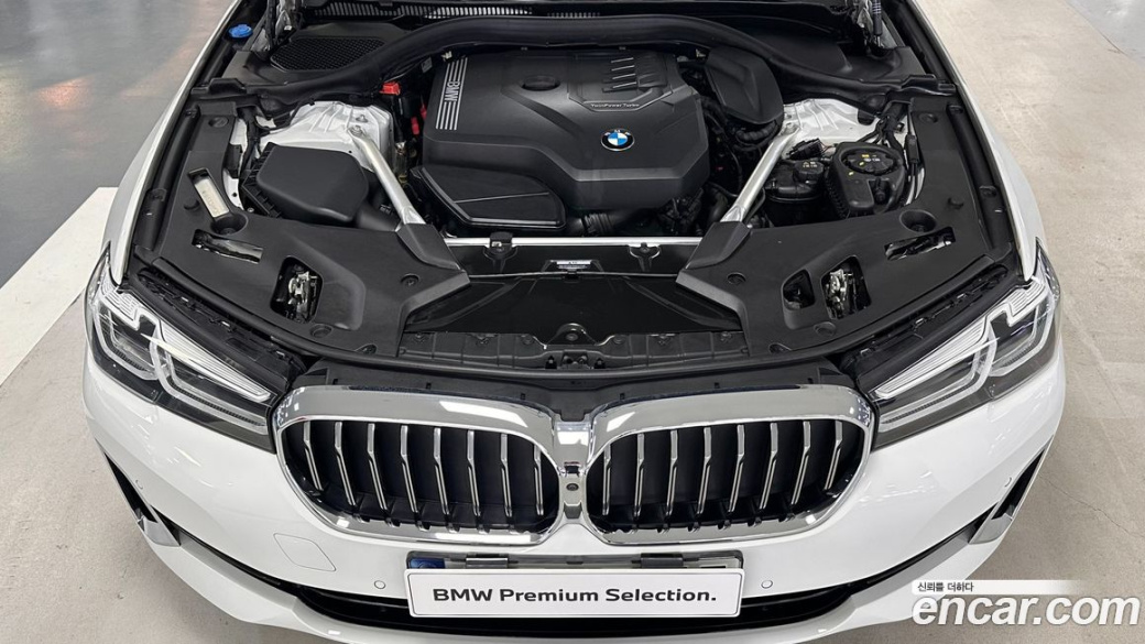 BMW 5-Series 530i xDrive Luxury, 2023