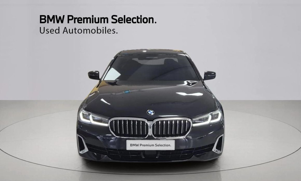 BMW 5-Series 520i Luxury, 2023