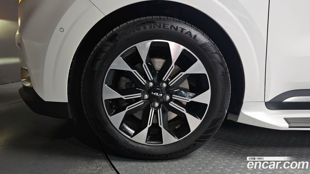 Kia Carnival 9-Seater Signature, 2023