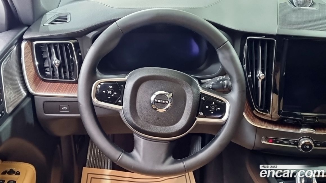 Volvo XC60 B5 Ultra Bright, 2025