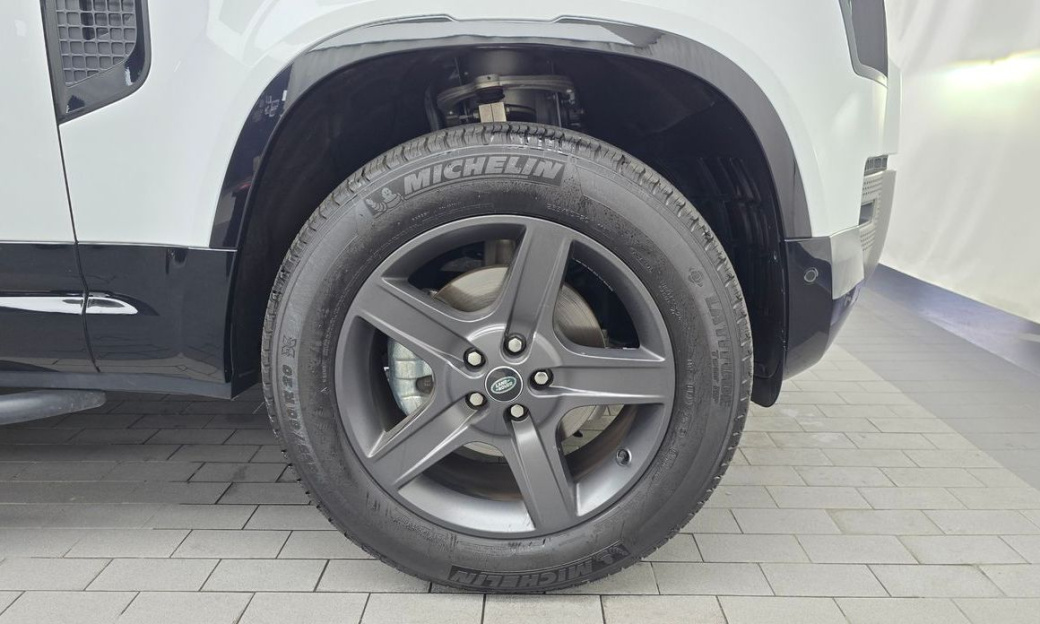 Land Rover Defender 110 P300 X-Dynamic SE, 2024