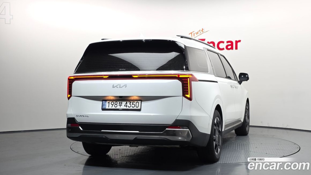 Kia Carnival 7-Seater Signature, 2024