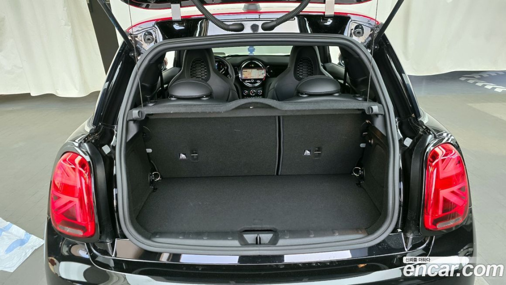Mini Cooper JCW, 2022