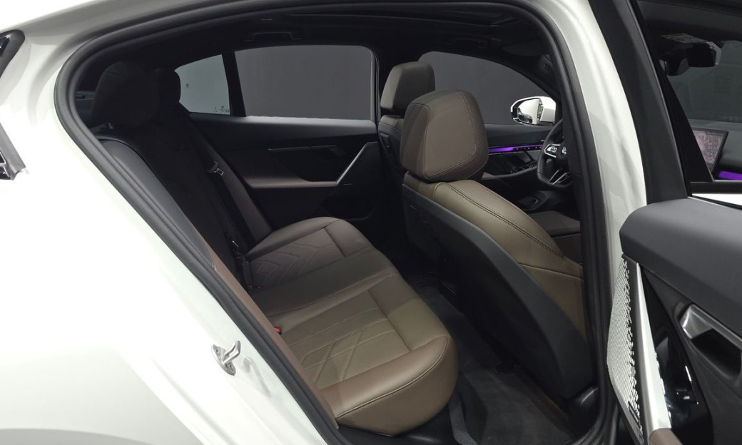 BMW 5-Series 523d M Sport, 2025