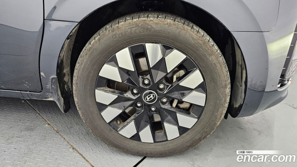 Hyundai Staria 4WD Lounge 9-Seater, 2025