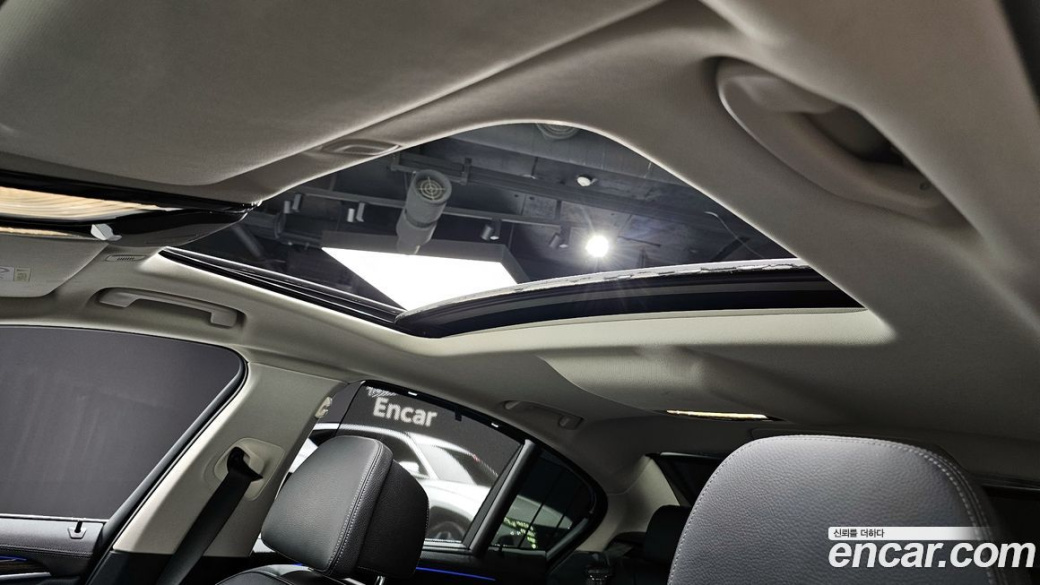 BMW 5-Series 520i Luxury, 2022