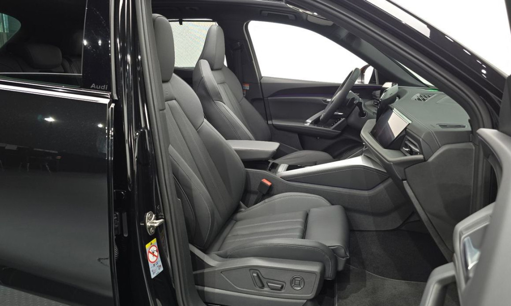 Audi Q5 40 TDI Quattro S Line Black Edition, 2025