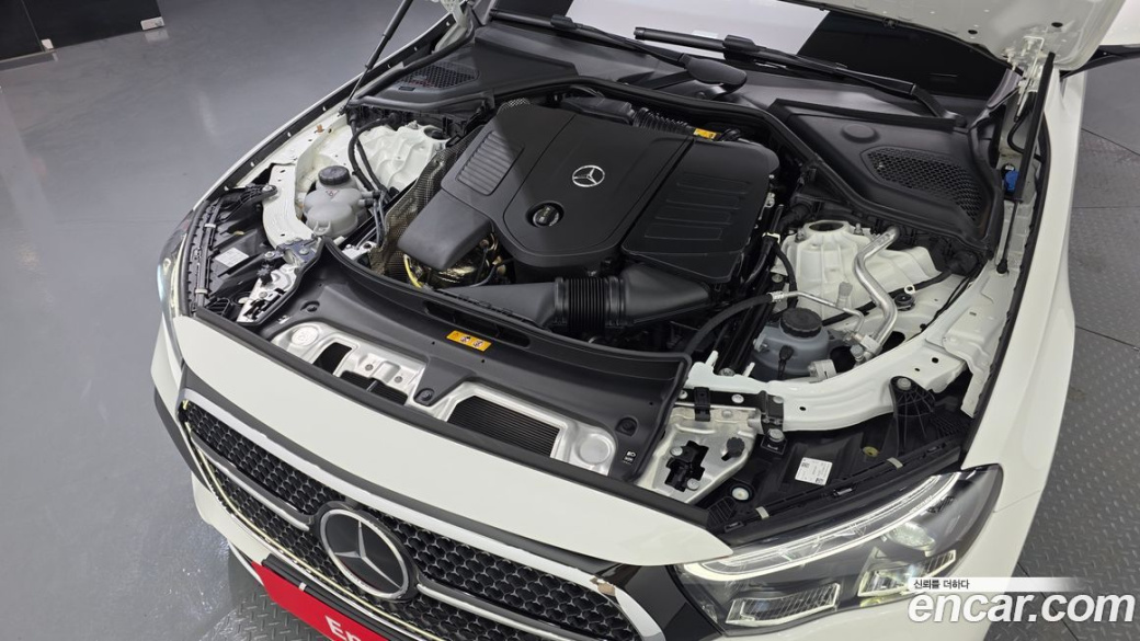Mercedes-Benz E-Class E300 4MATIC AMG Line, 2025