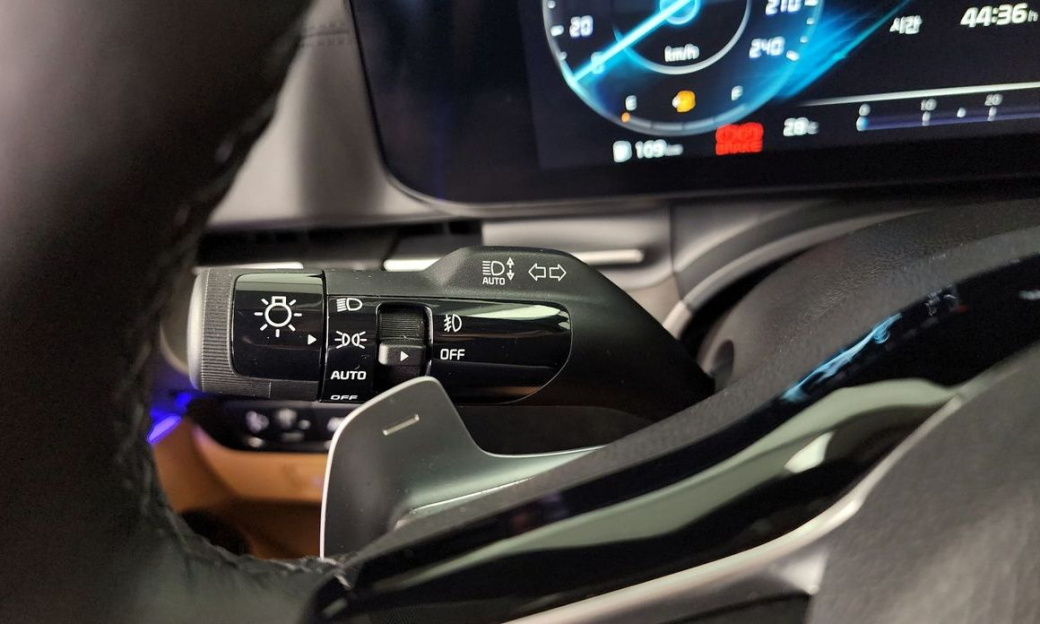 Kia Carnival 9-Seater Signature, 2023