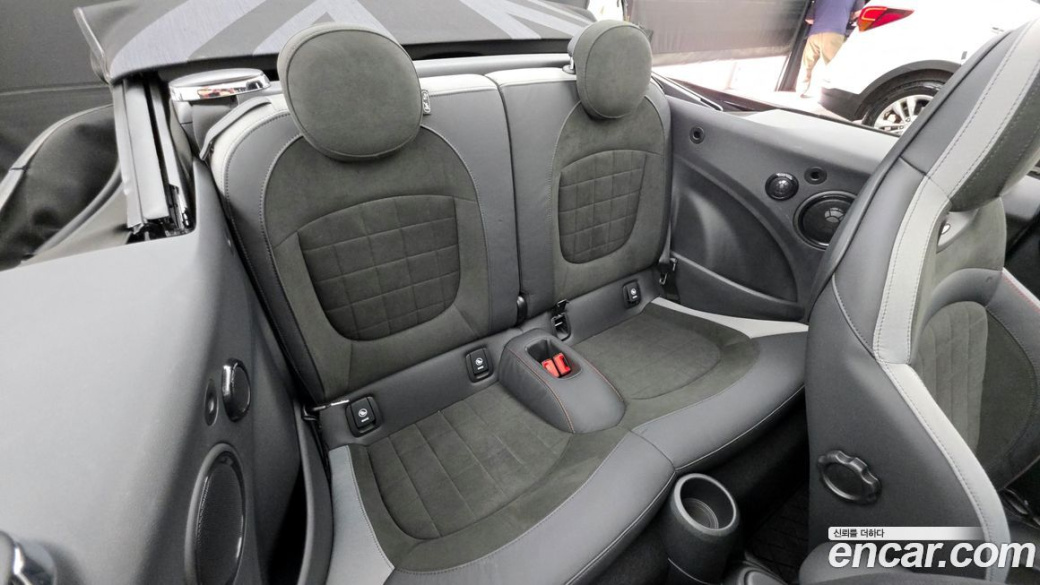 Mini Cooper Convertible JCW, 2023