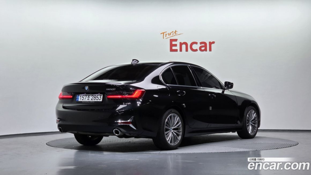BMW 3-Series 320i Luxury, 2022