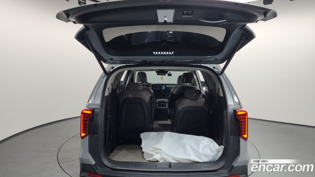 Kia Carnival 9-Seater Gravity, 2024