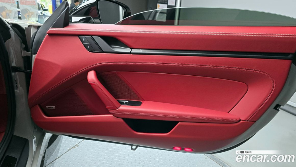 Porsche 911 Carrera 4 GTS Cabriolet, 2023