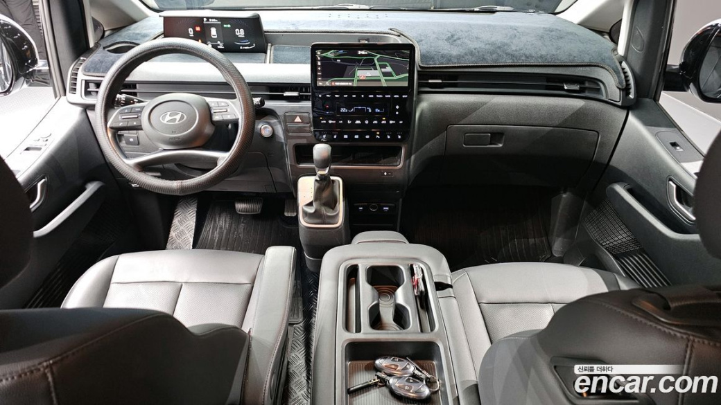 Hyundai Staria Tourer 11-Seater, 2025