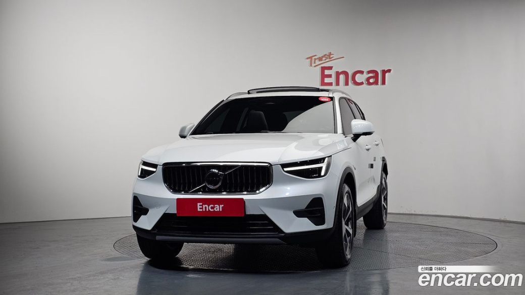 Volvo XC40 B4 Ultra Bright, 2025
