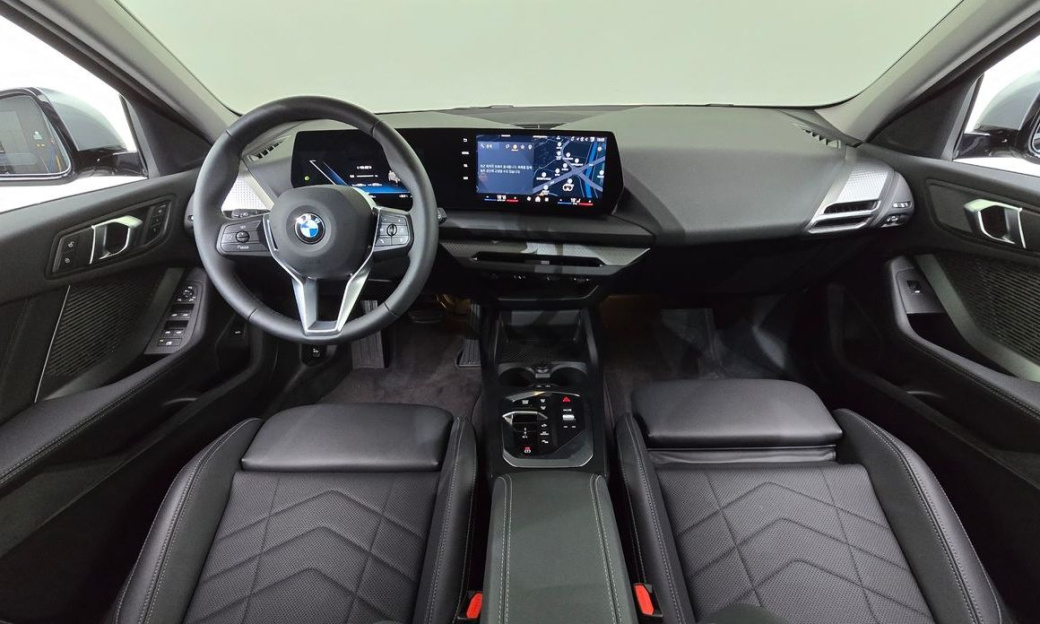 BMW 1-Series 120, 2025