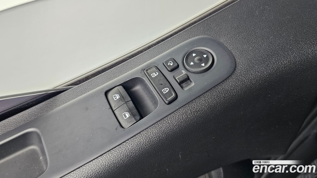 Hyundai Staria 4WD Tourer 9-Seater, 2023
