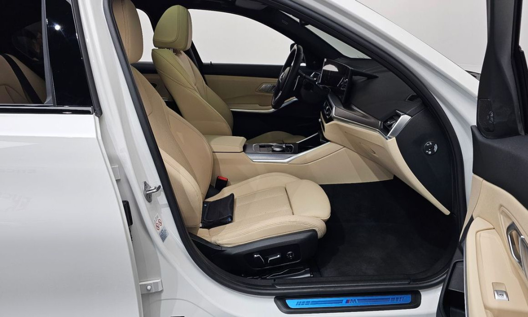 BMW 3-Series 320i M Sport, 2024