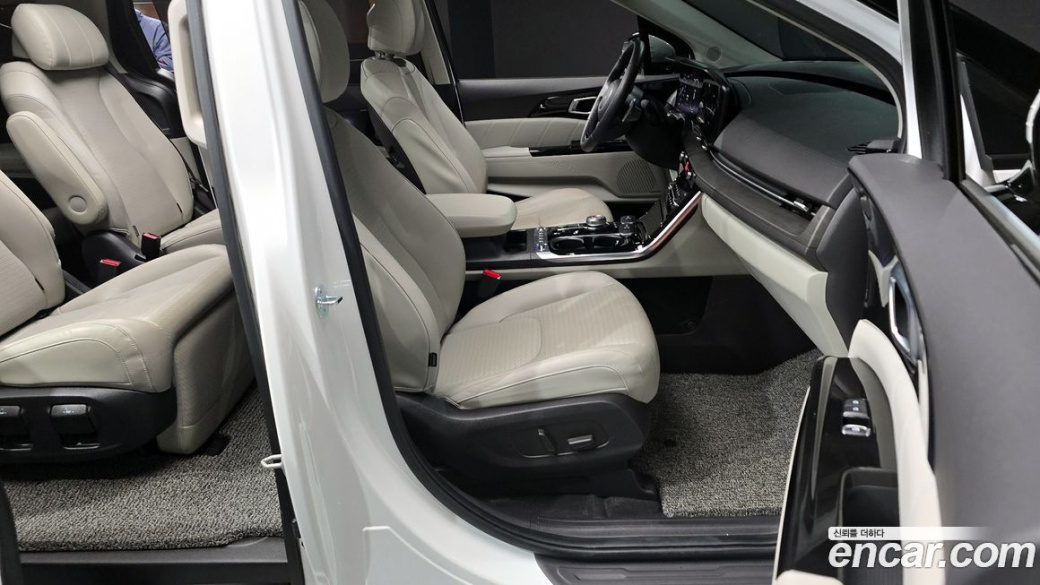 Kia Carnival 7-Seater Signature, 2023