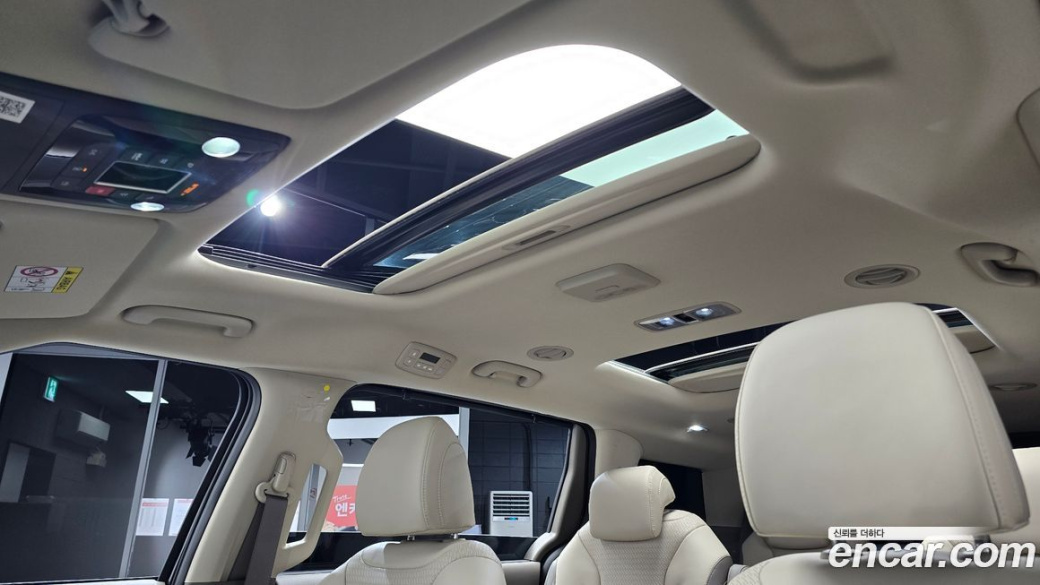 Kia Carnival 9-Seater Signature, 2024