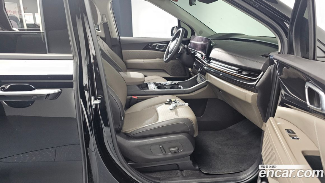 Kia Carnival 7-Seater Gravity, 2024