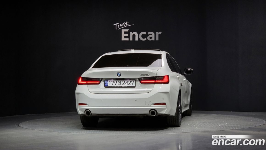 BMW 3-Series 320i, 2023