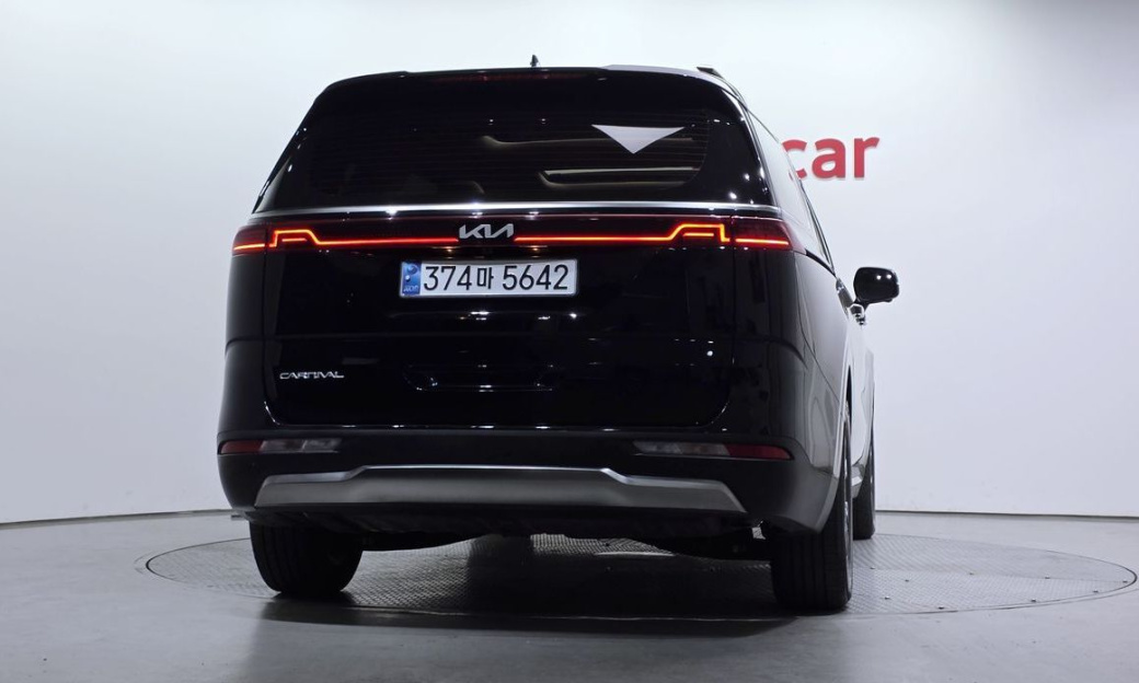 Kia Carnival 7-Seater Outdoor, 2023