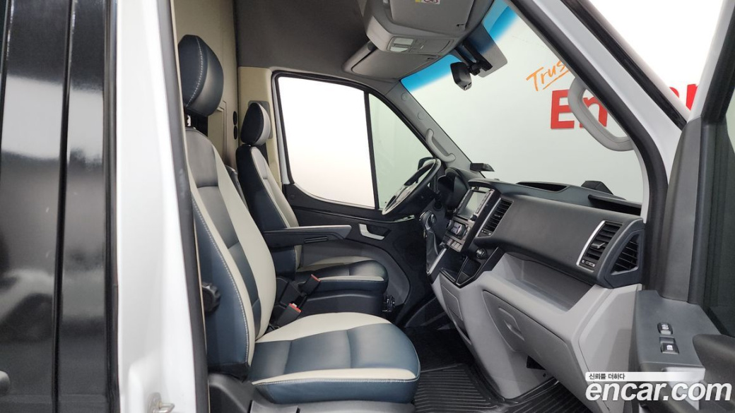 Hyundai Solati 15-seater, 2022