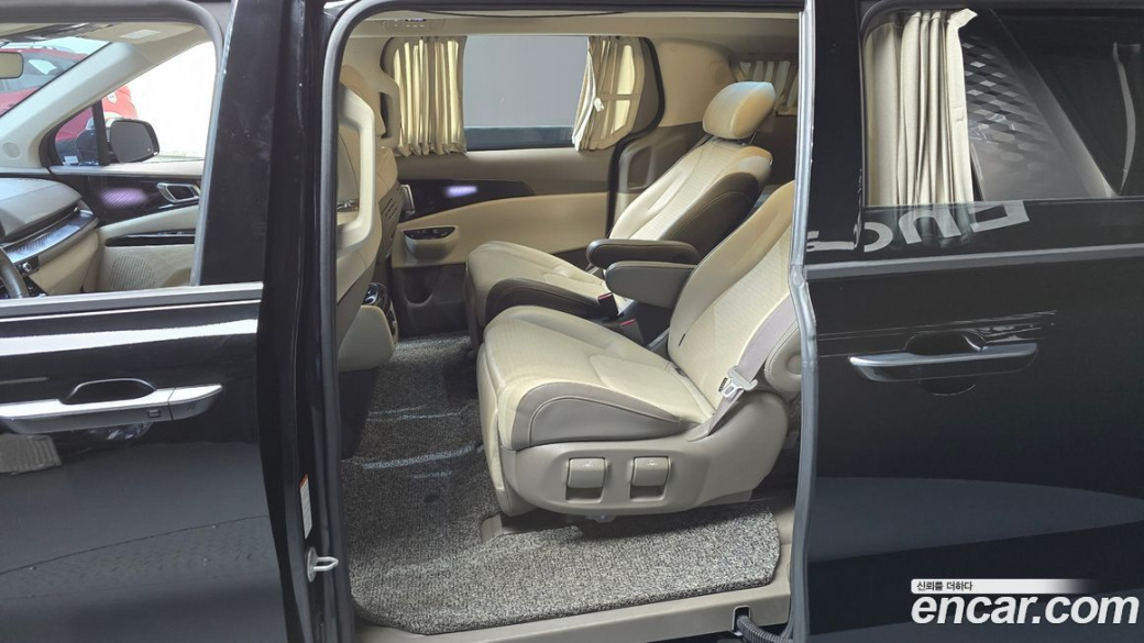 Kia Carnival 7-Seater Hi-Limousine, 2022