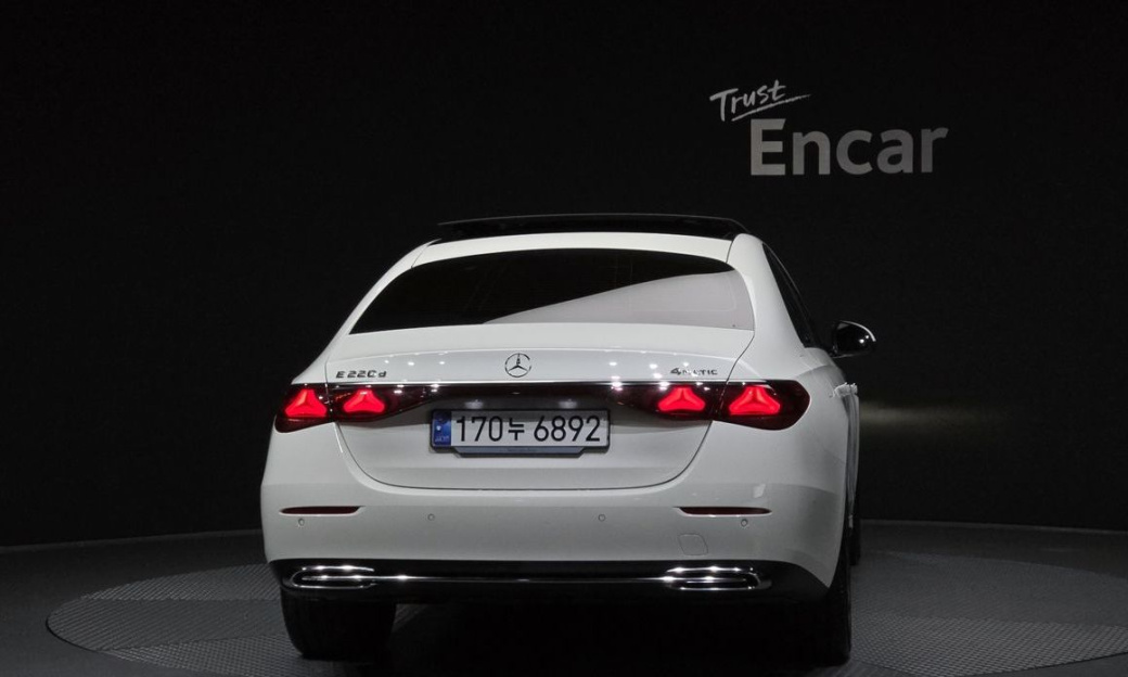 Mercedes-Benz E-Class E220d 4MATIC Exclusive, 2024