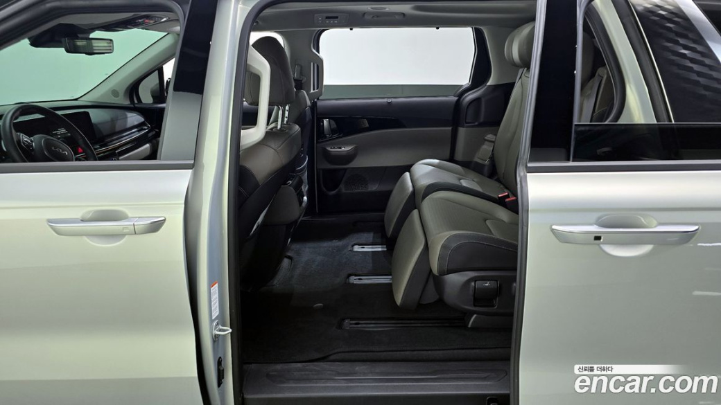 Kia Carnival 7-Seater Signature, 2024