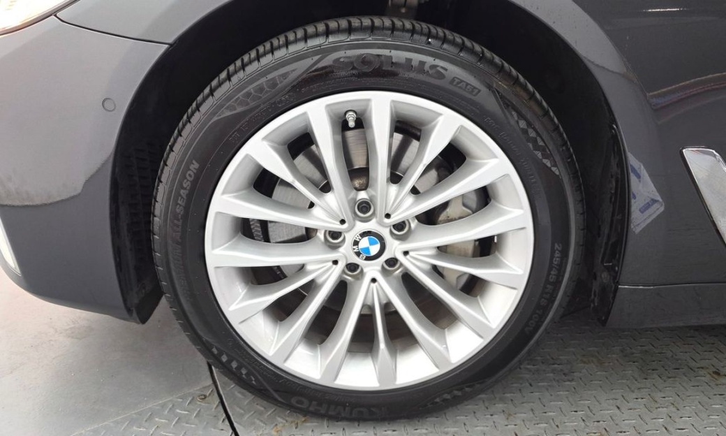 BMW 5-Series 530i xDrive Luxury, 2022