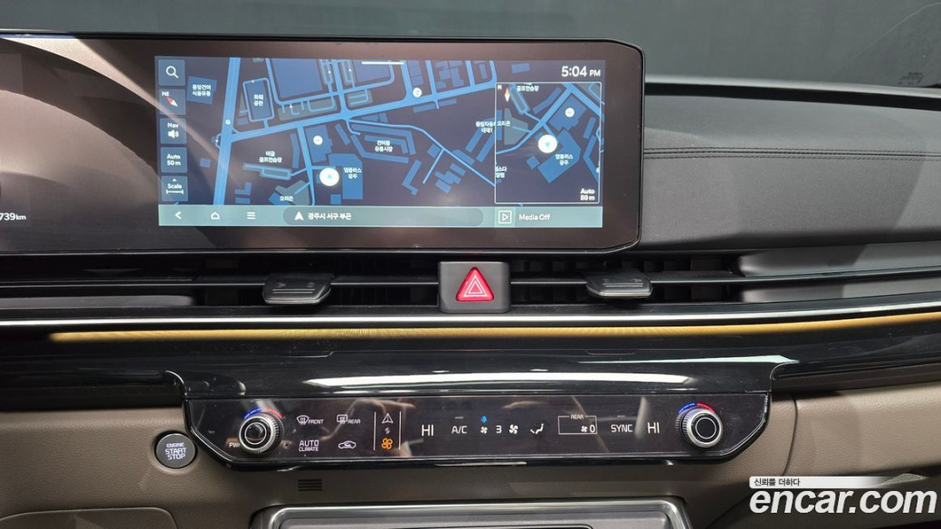 Kia Carnival 9-Seater Signature, 2024