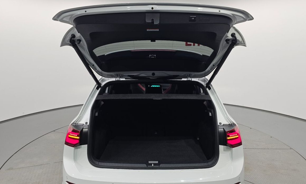 Volkswagen Golf 2.0 GTI, 2024