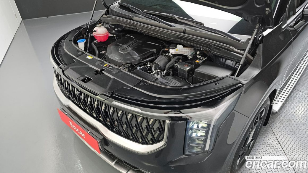 Kia Carnival 7-Seater Outdoor, 2025