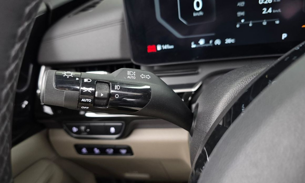 Kia Carnival 9-Seater Gravity, 2024