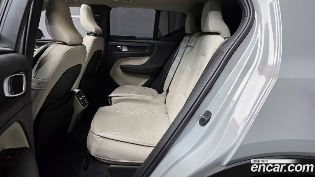 Volvo XC40 B4 Ultra Bright, 2025