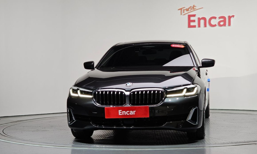 BMW 5-Series 520i Luxury, 2022