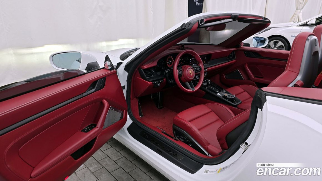 Porsche 911 Carrera 4 GTS Cabriolet, 2024
