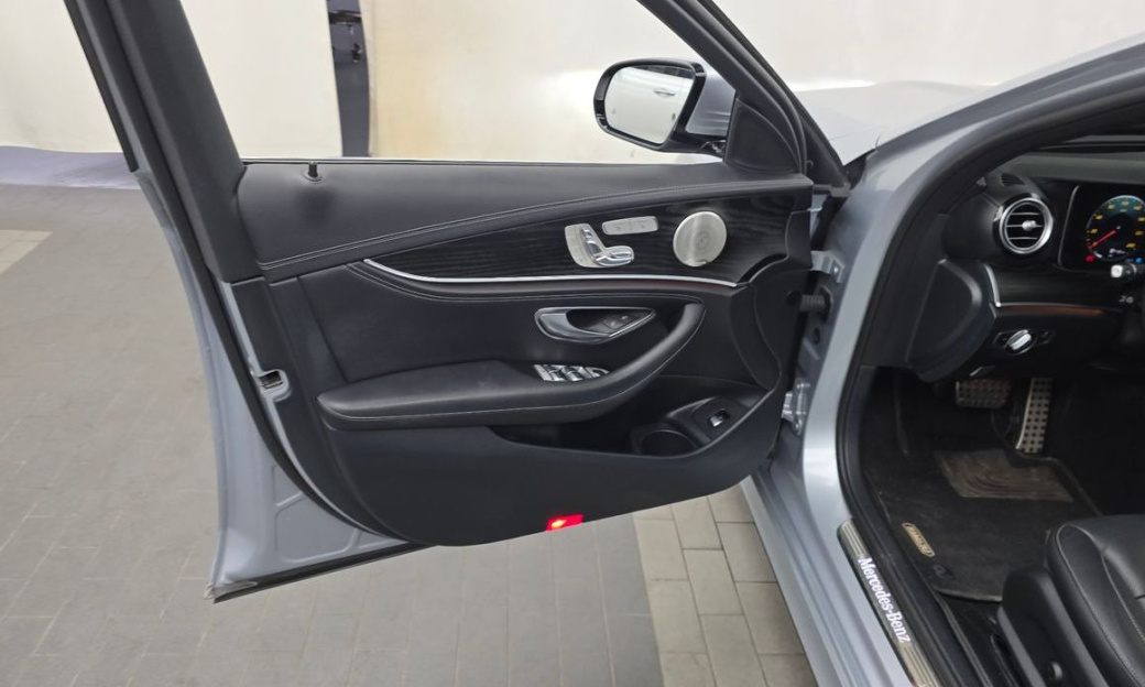 Mercedes-Benz E-Class E220d 4MATIC AMG Line, 2022