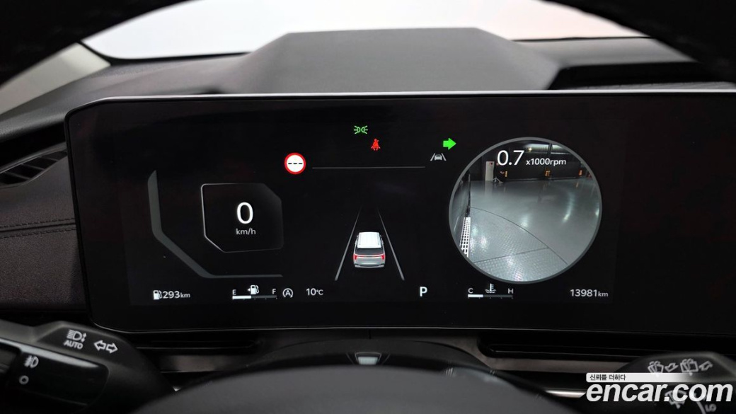 Kia Carnival 7-Seater Gravity, 2024