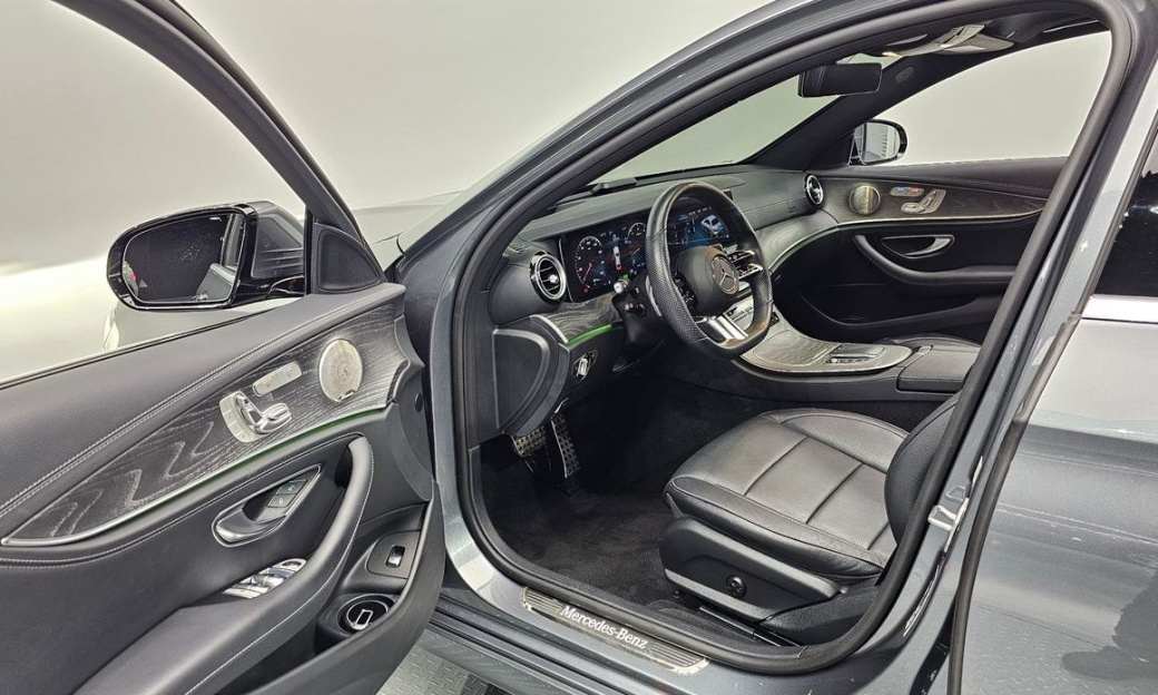 Mercedes-Benz E-Class E350 4MATIC AMG Line, 2022