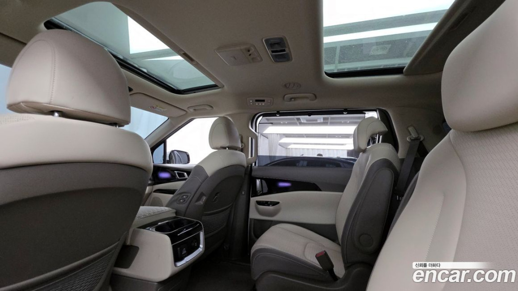 Kia Carnival 9-Seater Signature, 2023
